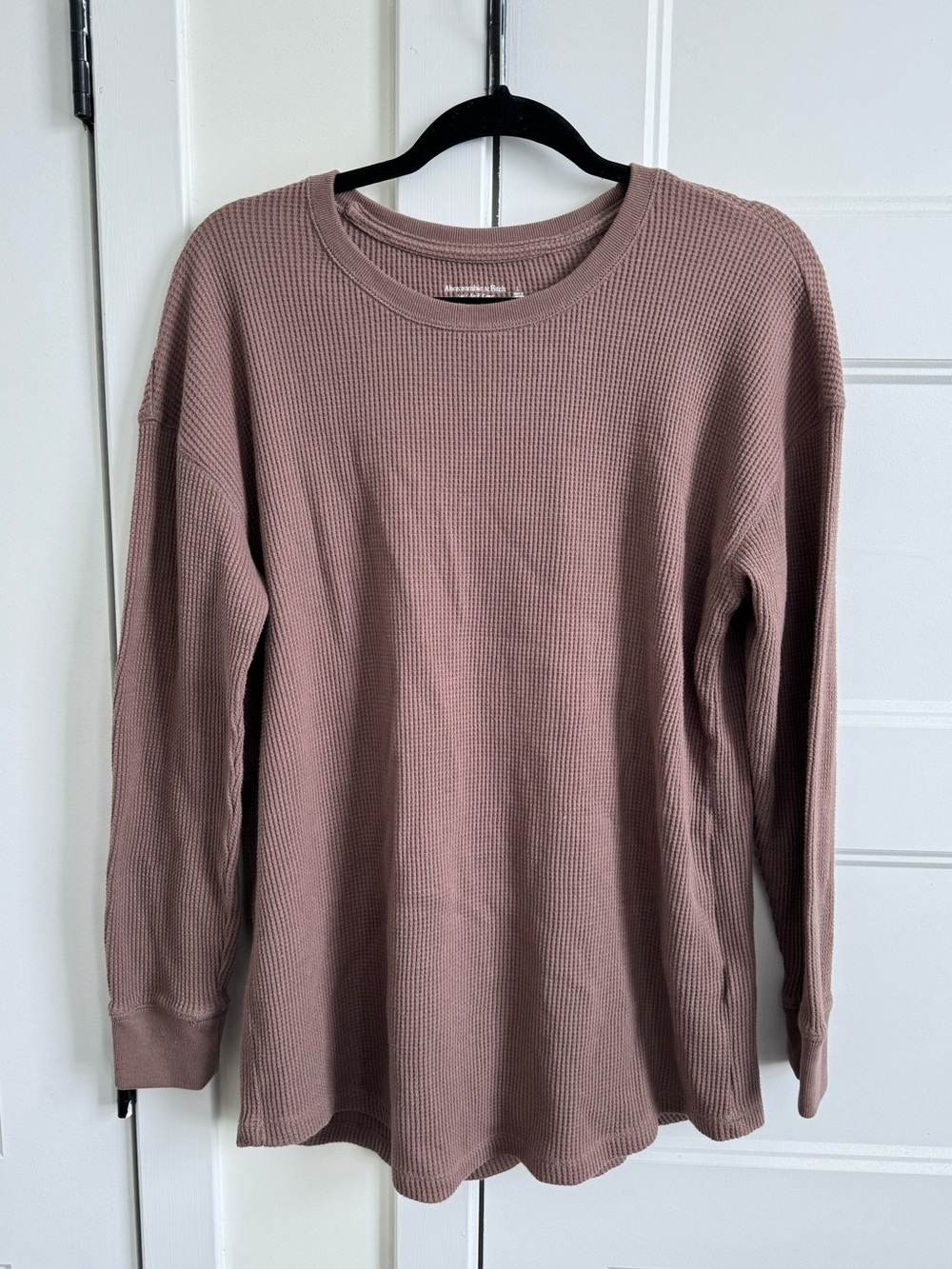 Abercrombie & Fitch Soft A&F Oversized Waffle Knit Women’s Crewneck Top in Mauve